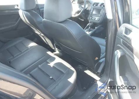 2010 Volkswagen Jetta Se z USA, uszkodzony, nr VIN 3VWRZ7AJ8AM026175